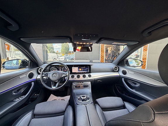 Mercedes-Benz E200 24 of 26