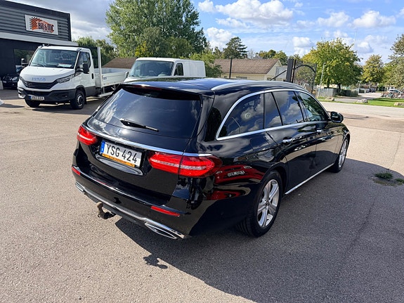 Mercedes-Benz E200 4 of 26