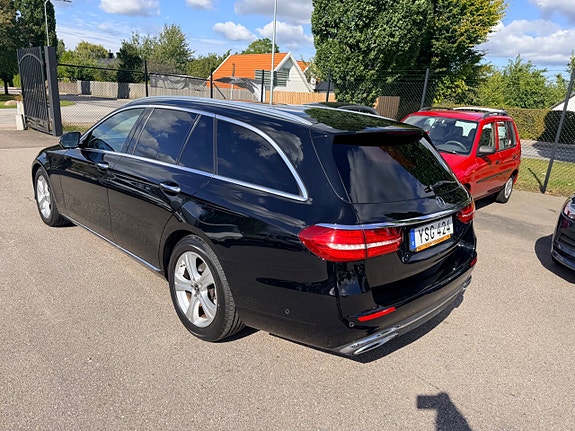 Mercedes-Benz E200 3 of 26