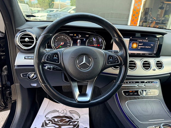 Mercedes-Benz E200 22 of 26