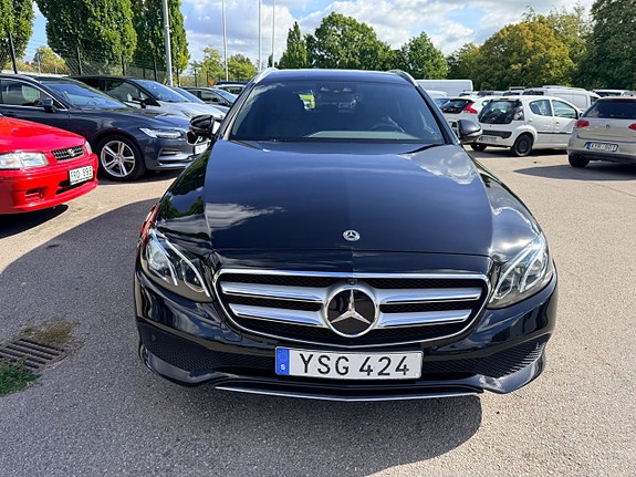 Mercedes-Benz E200 13 of 26