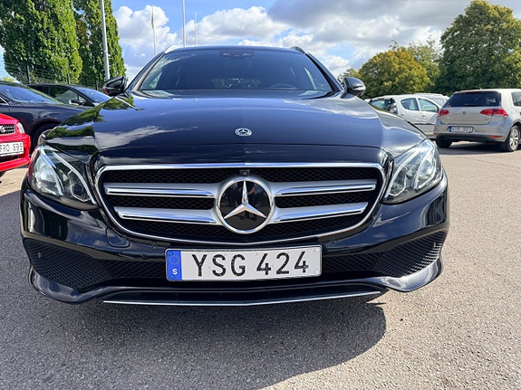 Mercedes-Benz E200 14 of 26
