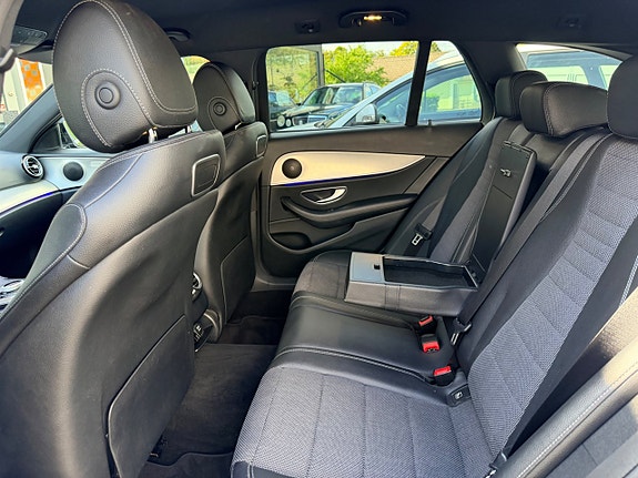 Mercedes-Benz E200 23 of 26