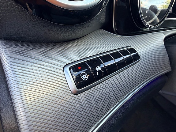 Mercedes-Benz E200 21 of 26
