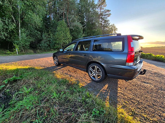 Volvo V70 3 of 5
