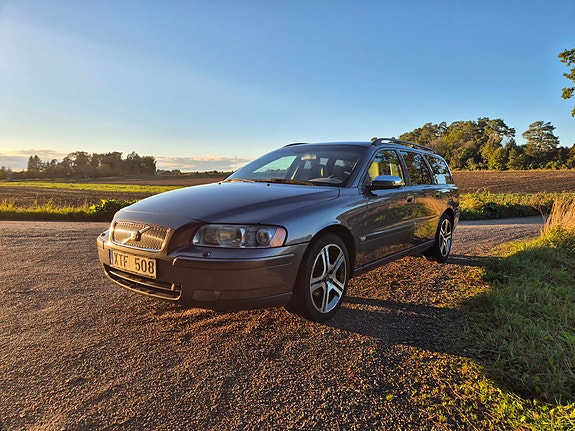 Volvo V70 2 of 5