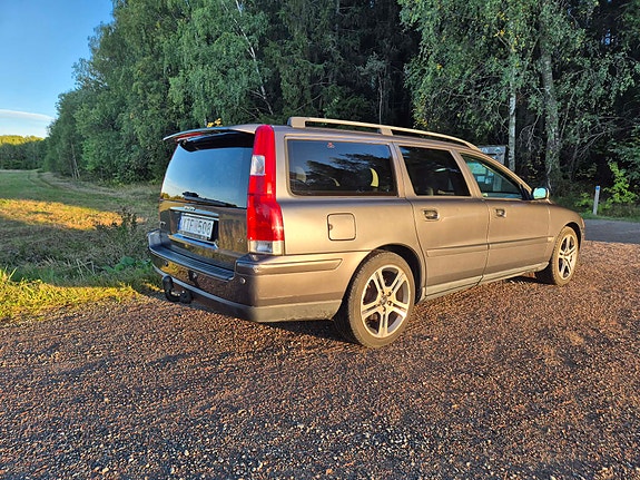 Volvo V70 4 of 5