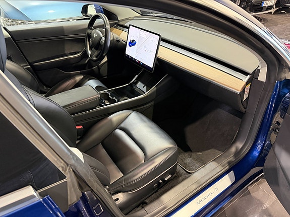 Tesla Model 3 12 of 21