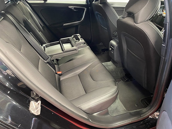 Volvo V60 13 of 24