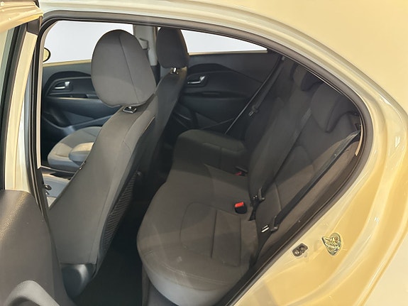 Kia Rio 9 of 17