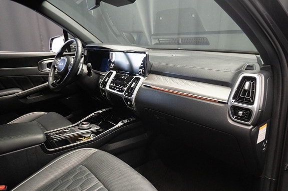 Kia Sorento 18 of 30