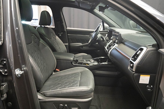 Kia Sorento 16 of 30