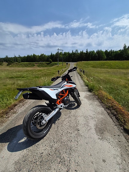KTM 690 Smc R 2 of 3