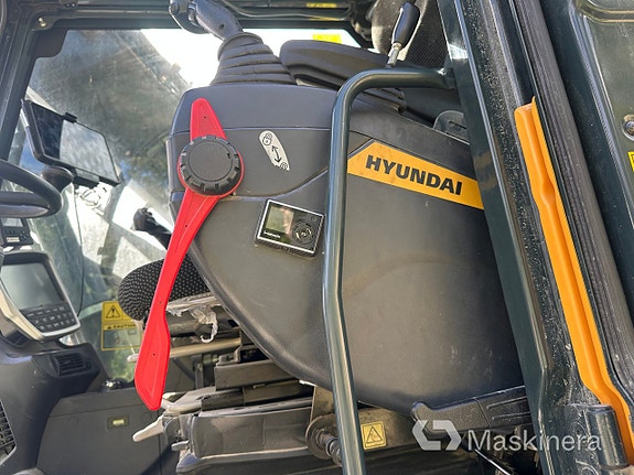 Hjulgrävare Hyundai HW160A med maskinsytrning, kärra & redskap 24 of 27