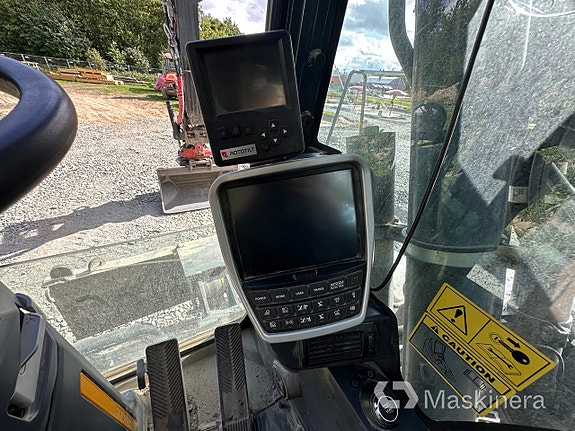 Hjulgrävare Hyundai HW160A med maskinsytrning, kärra & redskap 23 of 27