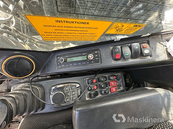 Hjulgrävare Hyundai HW160A med maskinsytrning, kärra & redskap 19 of 27