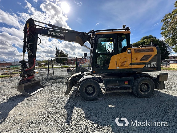 Hjulgrävare Hyundai HW160A med maskinsytrning, kärra & redskap 2 of 27