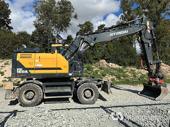 Hjulgrävare Hyundai HW160A med maskinsytrning, kärra & redskap 6 of 27
