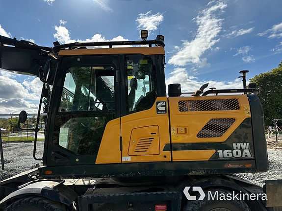 Hjulgrävare Hyundai HW160A med maskinsytrning, kärra & redskap 9 of 27