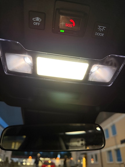 Lexus UX300e 14 of 16