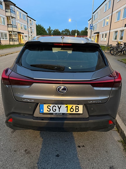 Lexus UX300e 2 of 16