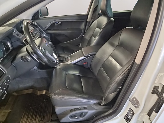 Volvo XC70 11 of 24
