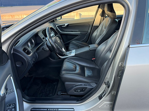 Volvo V60 7 of 15
