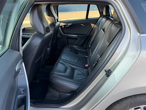 Volvo V60 9 of 15