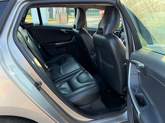 Volvo V60 8 of 15