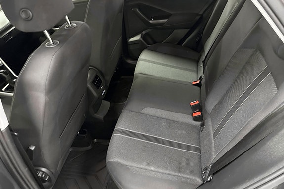 Volkswagen T-Roc 16 of 21