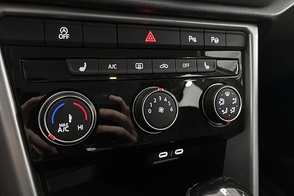 Volkswagen T-Roc 18 of 21