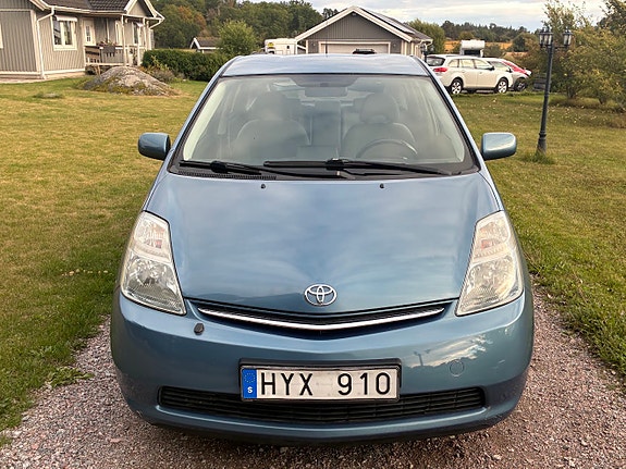 Toyota Prius 2 of 15