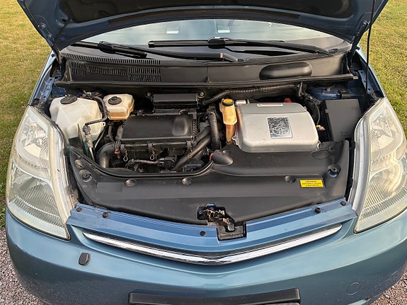 Toyota Prius 14 of 15