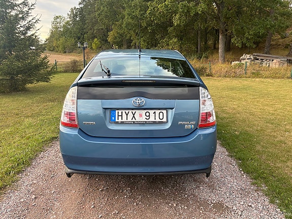 Toyota Prius 5 of 15