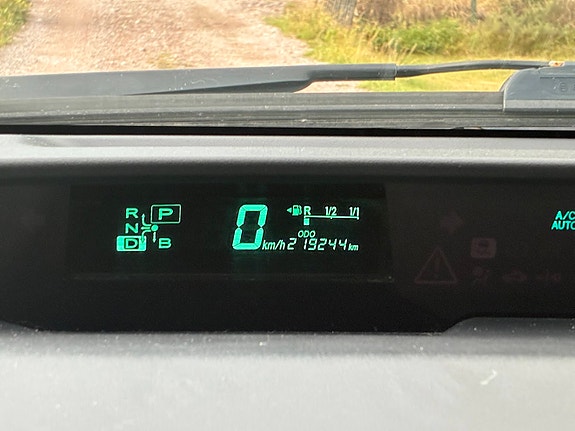 Toyota Prius 11 of 15