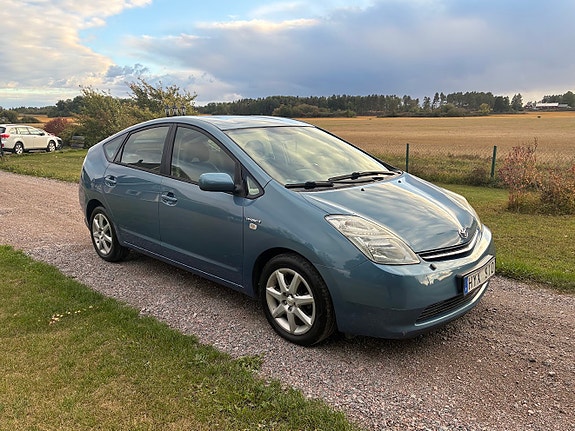 Toyota Prius 3 of 15