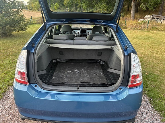 Toyota Prius 13 of 15