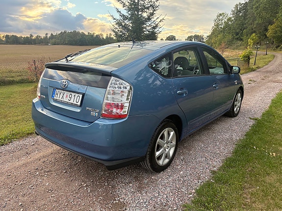 Toyota Prius 6 of 15