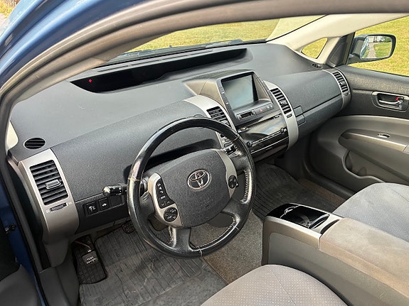 Toyota Prius 10 of 15