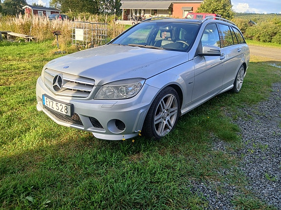 Mercedes-Benz C250 2 of 9