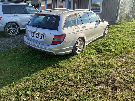 Mercedes-Benz C250 3 of 9
