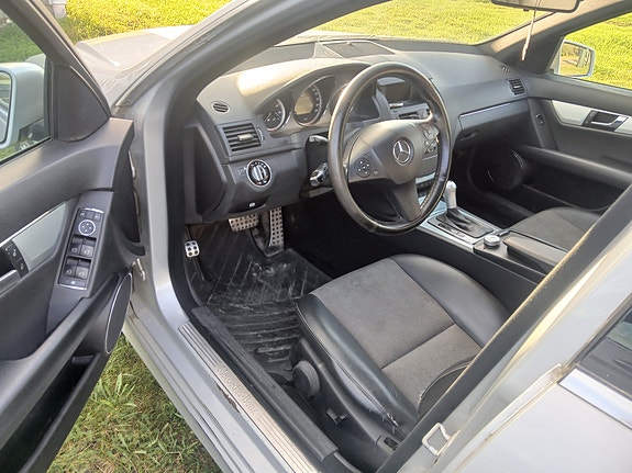 Mercedes-Benz C250 5 of 9