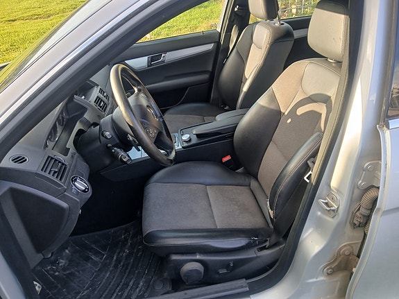 Mercedes-Benz C250 7 of 9