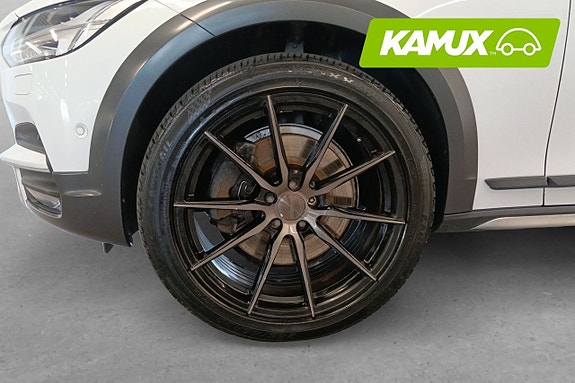 Volvo V90 Cross Country 8 of 21