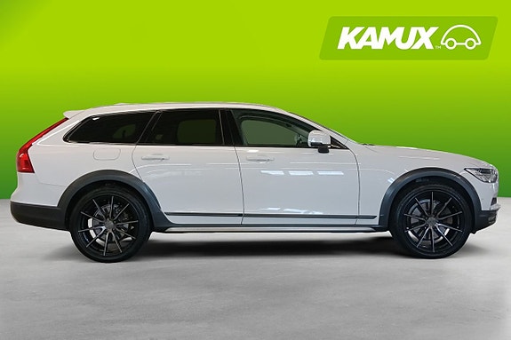 Volvo V90 Cross Country 2 of 21