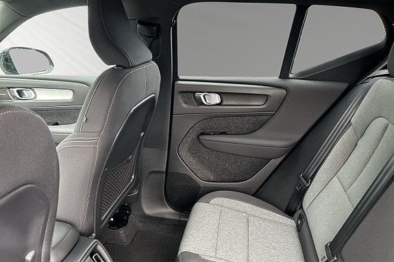 Volvo XC40 9 of 12