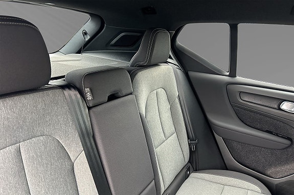 Volvo XC40 12 of 12