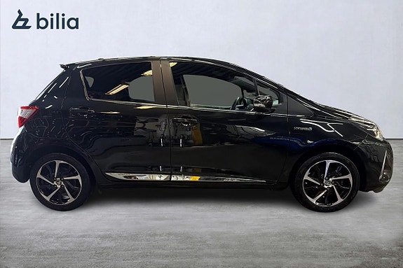 Toyota Yaris 18 of 21