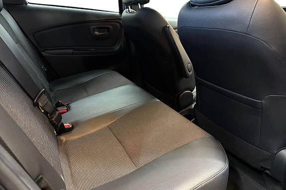 Toyota Yaris 9 of 21