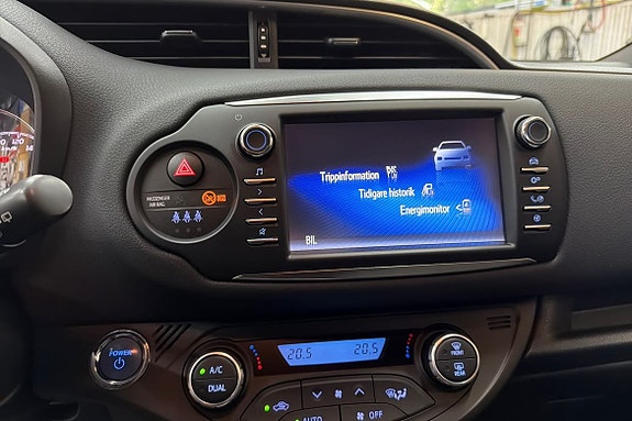 Toyota Yaris 15 of 21